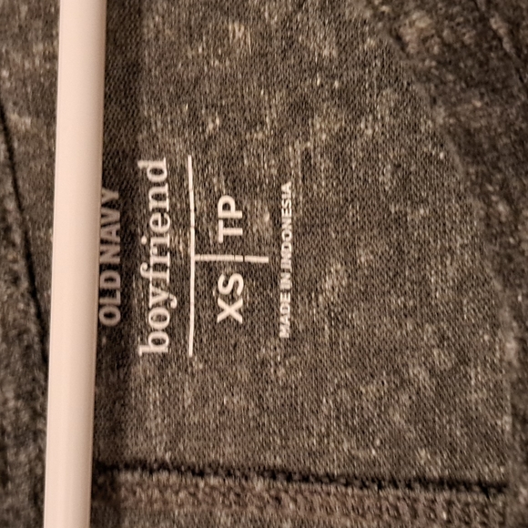 Old Navy Boyfriend long sleeve grey top xs size - Picture 3 of 5